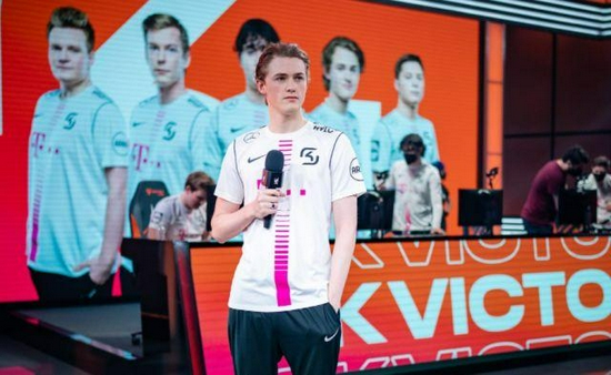 风暴英雄总决赛精彩对决 EDG与eStar的巅峰较量